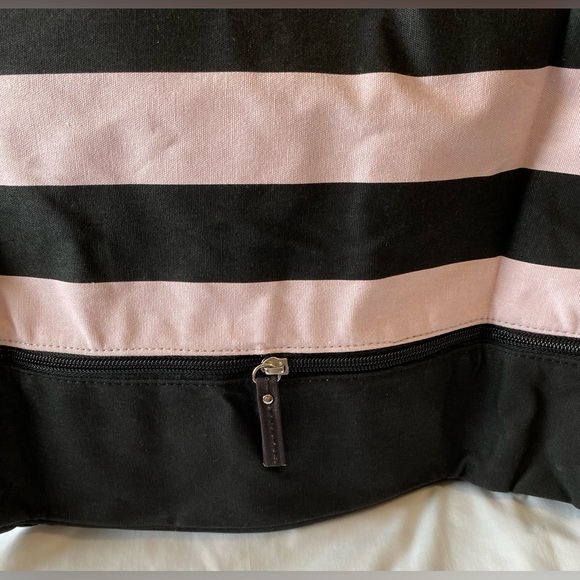 NWT Victoria’s Secret Weekender Tote Black and Pink  Expands with shoulder strap - Picture 9 of 15